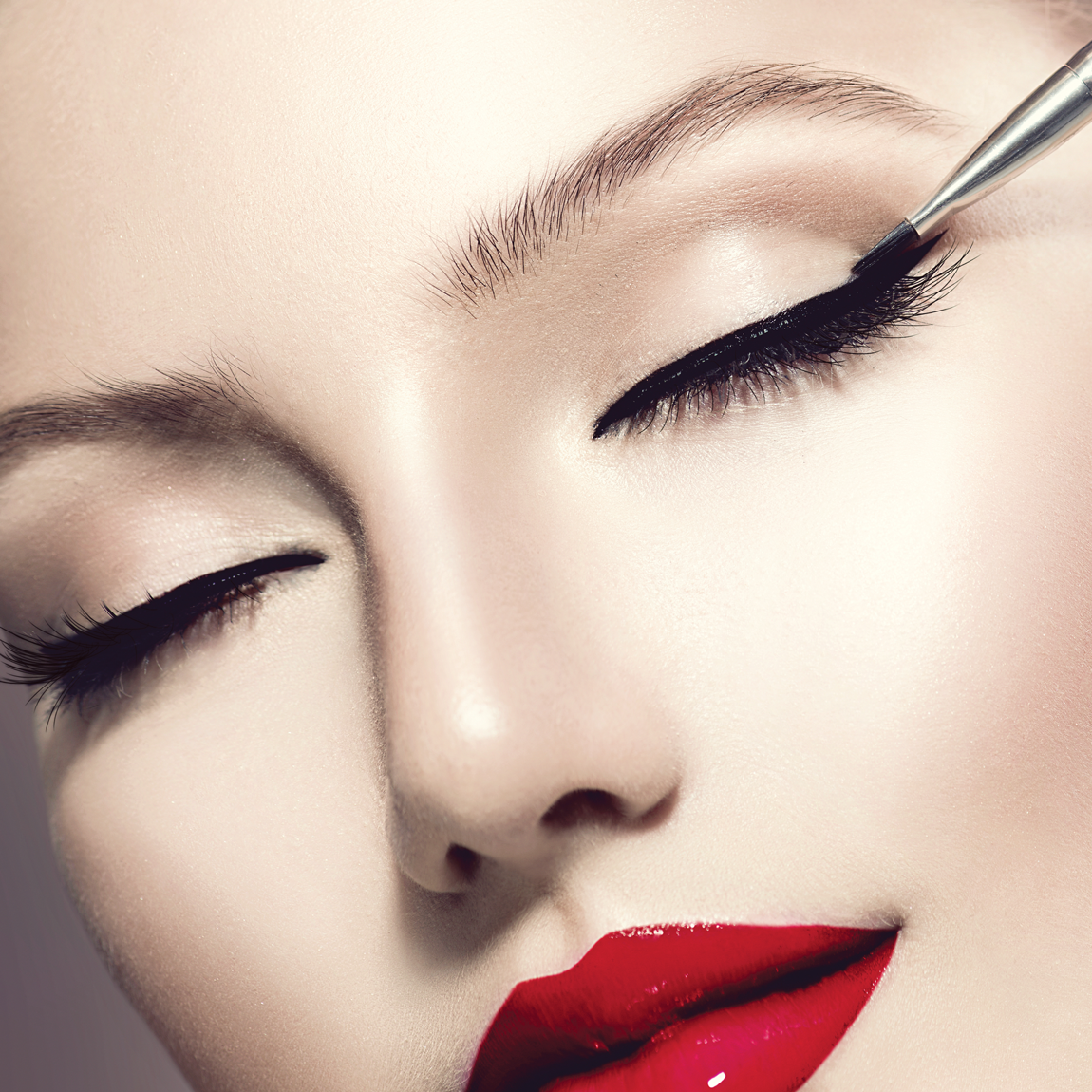 Come creare un EYELINER COLORATO fai da te Neve Cosmetics